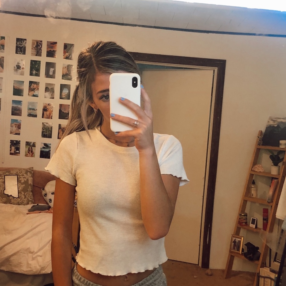 WHITE CROPPED TEE